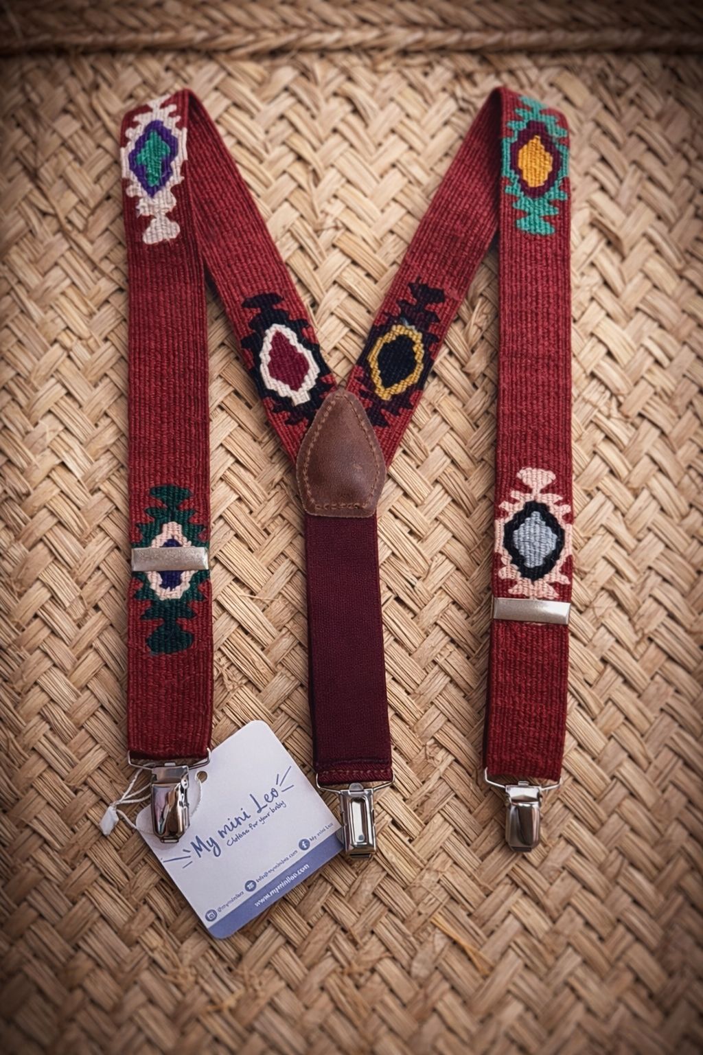Tirantes étnicos rojos