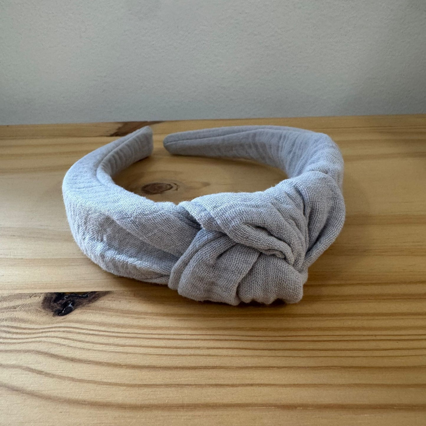 Diadema Nudo Gris Claro