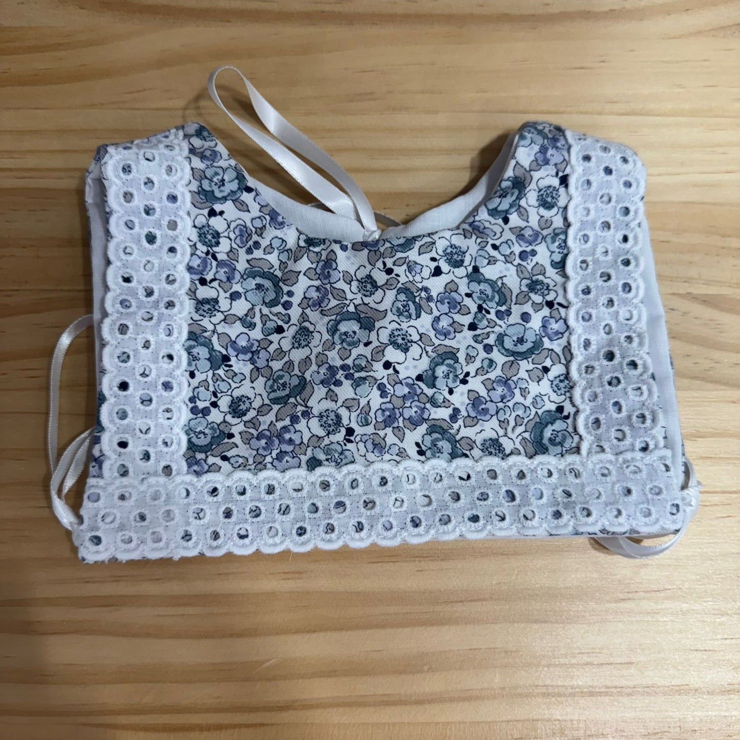 Babero/cuerpo Raíz con tira bordada