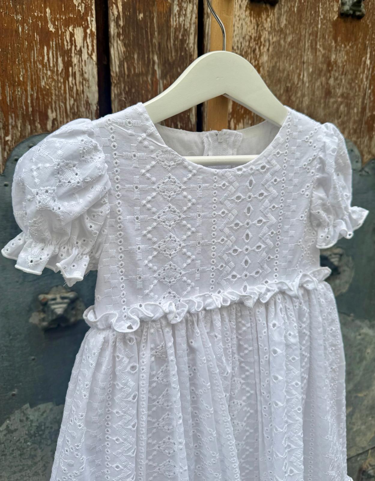 Traje de flamenca blanco perforado