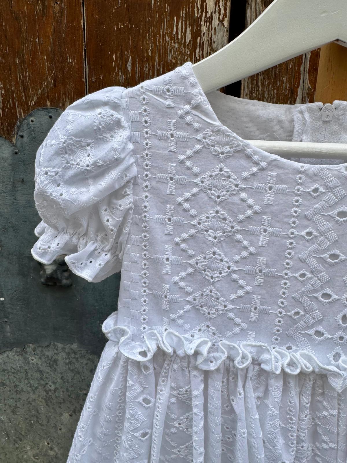 Traje de flamenca blanco perforado