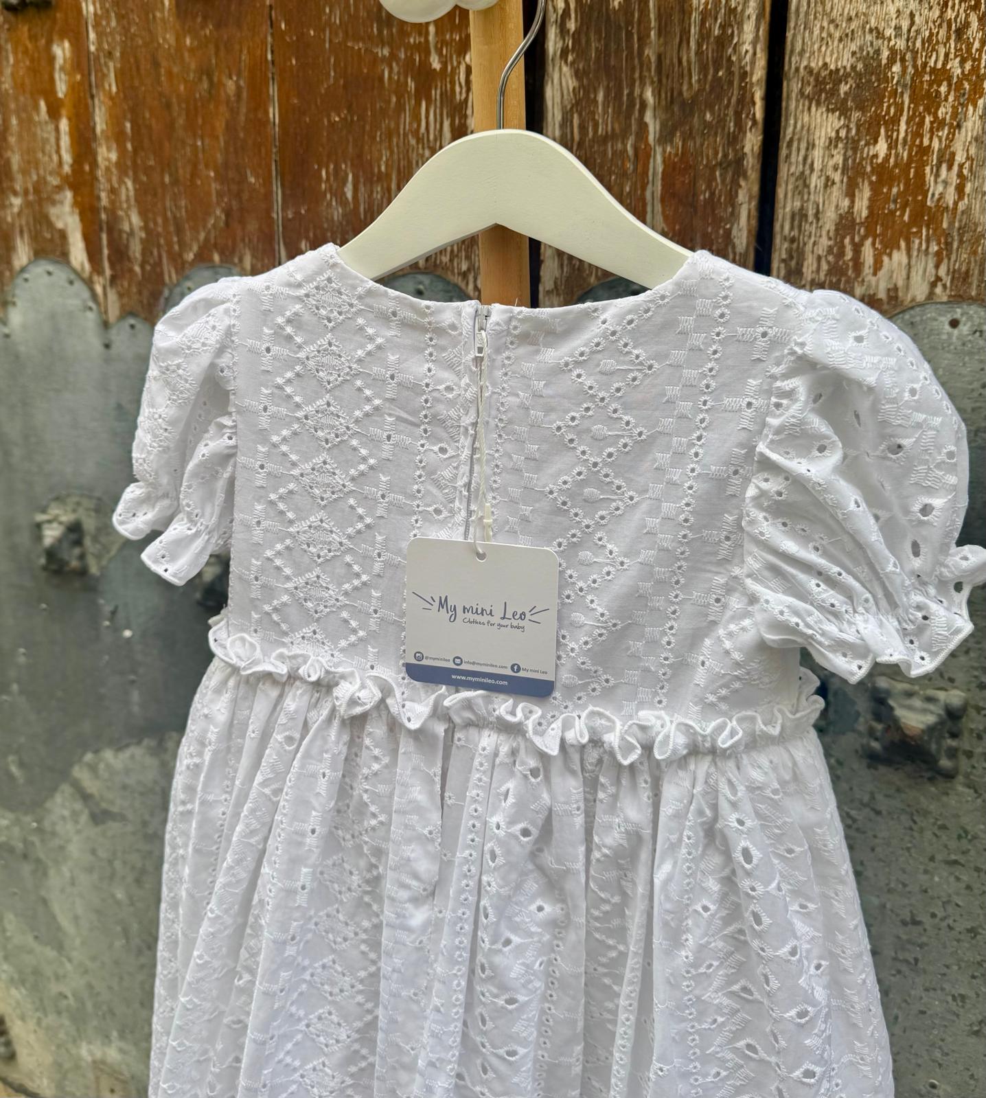 Traje de flamenca blanco perforado